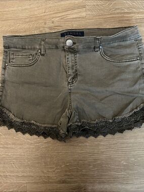 Design Lab Lord & Taylor Tinsel Taupe Lace-Trim Denim Shorts